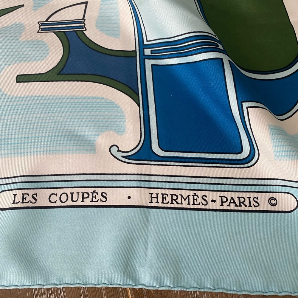 HERMES SCARF LE COUPES VINTAGE HERMES SCARF F. de la PERRIERE - Picture 9 of 14